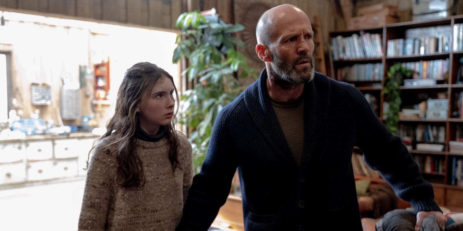 Jason Statham et Bodhi Rae Breathnach dans "Shelter", à voir sur Prime Video.