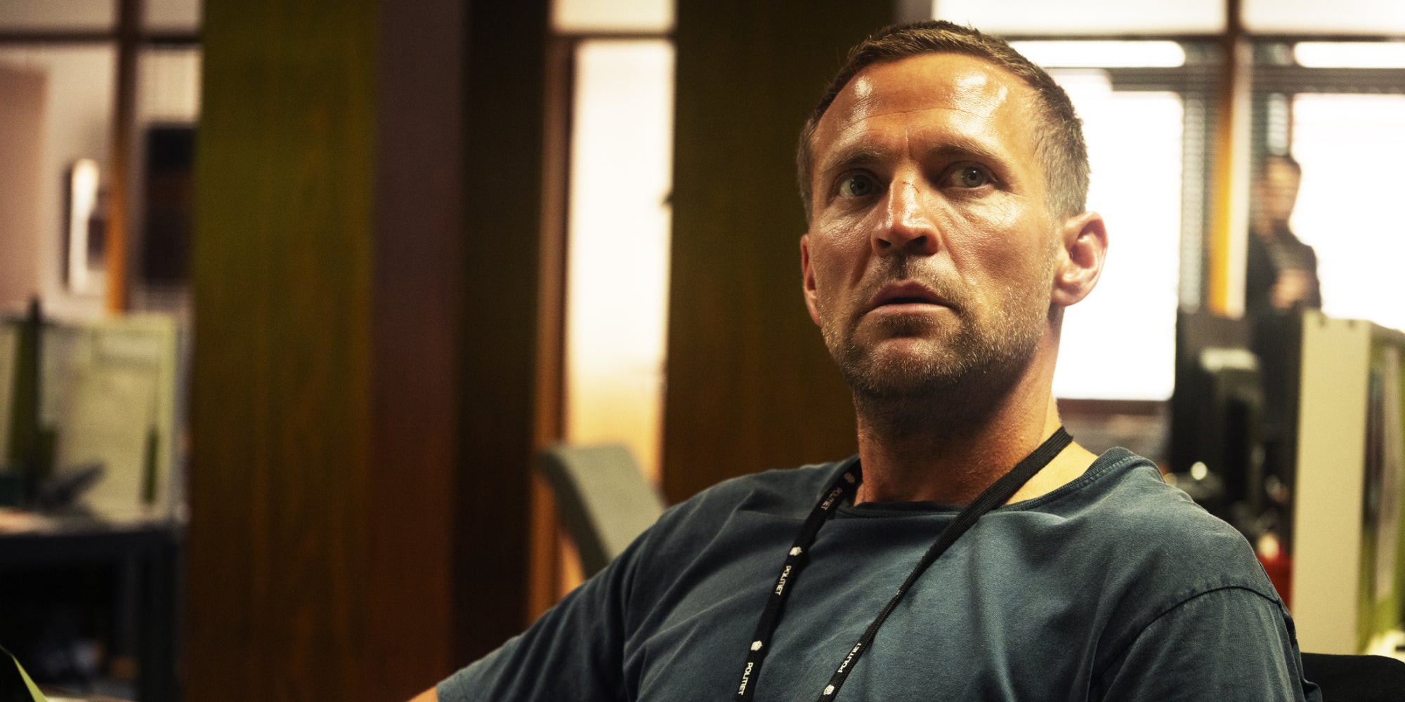 Tobias Santelmann incarne Harry Hole dans la série norvégienne "Harry Hole" sur Netflix.