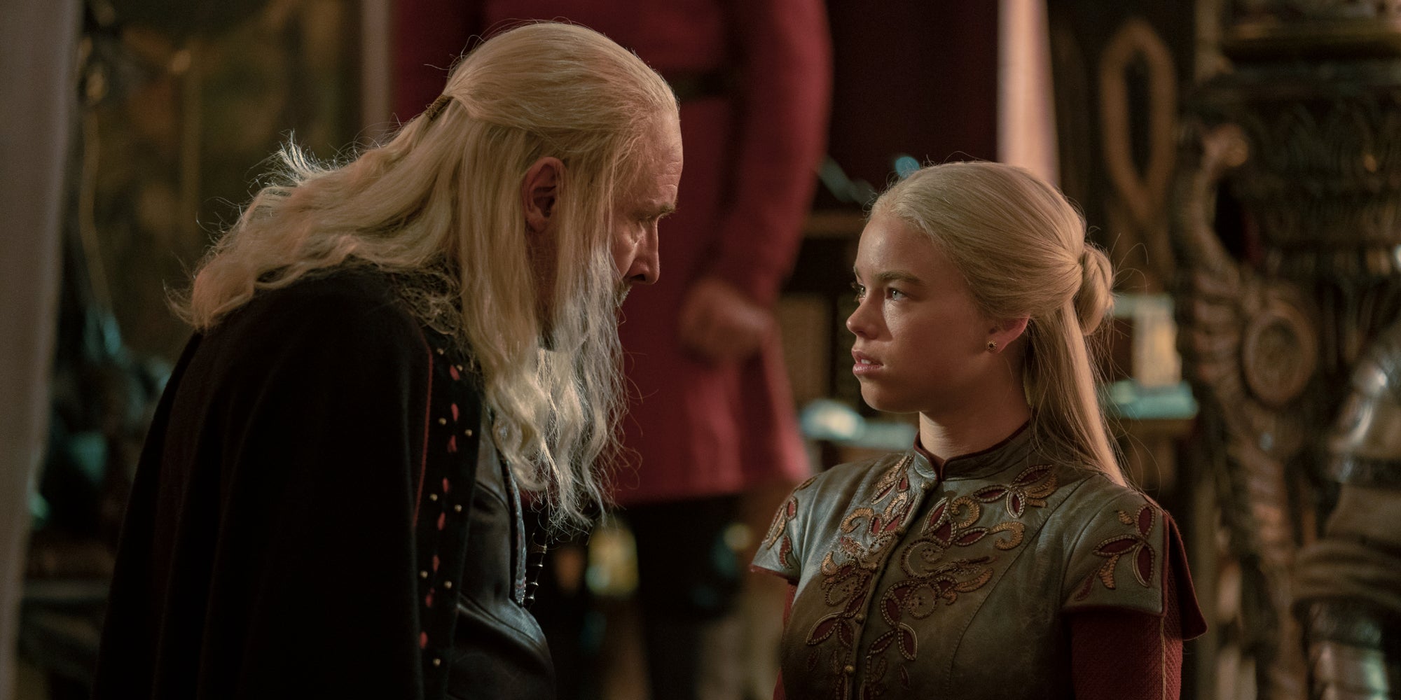 Le roi Viserys Targaryen (Paddy Considine) et sa fille Rhaenyra (Milly Alcock) dans le troisième épisode de la saison 1 de "House of the Dragon".