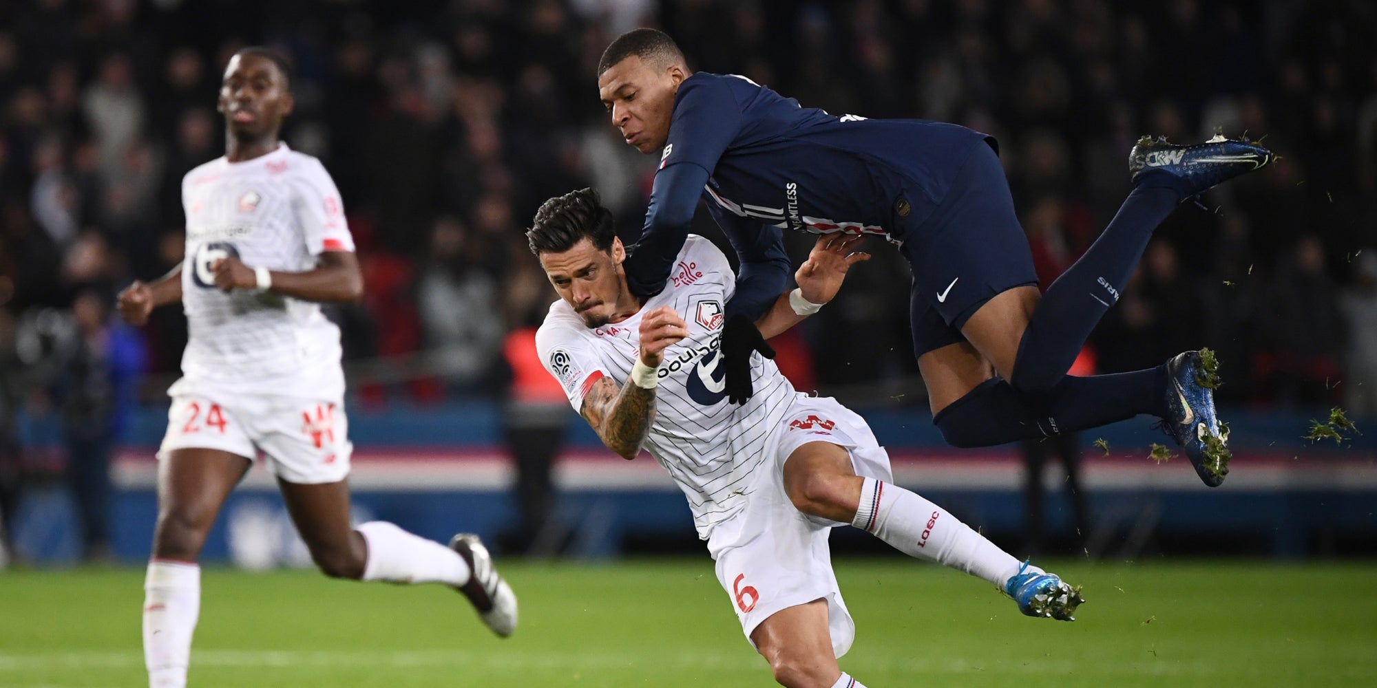 Fonte et Mbappé à la lutte durant le match aller entre Paris et Lille, le 22 novembre 2019 au Parc des Princes