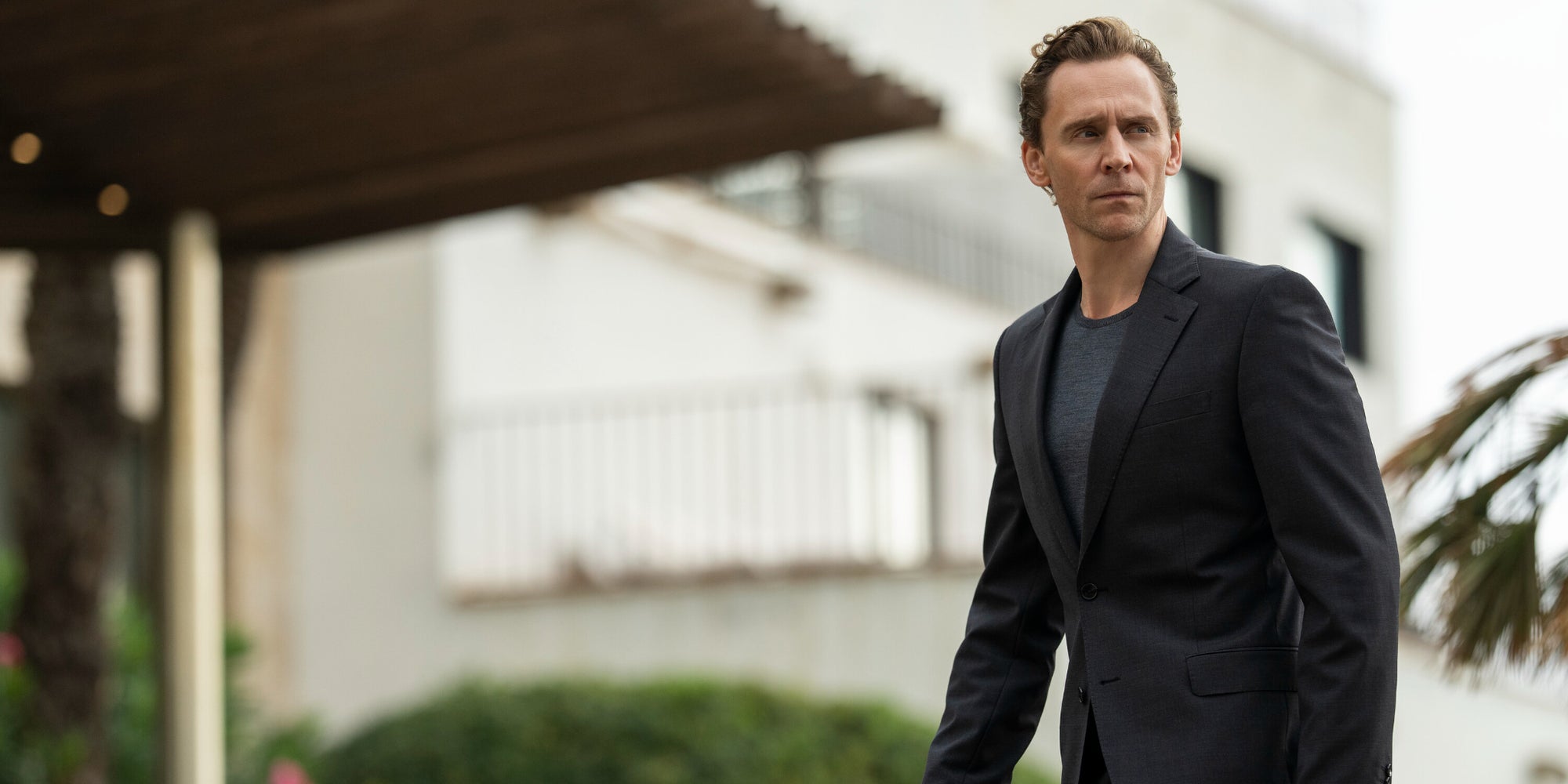 Tom Hiddleston fait son retour dans la peau de Jonathan Pine dans la saison 2 de "The Night Manager" sur Prime Video. 