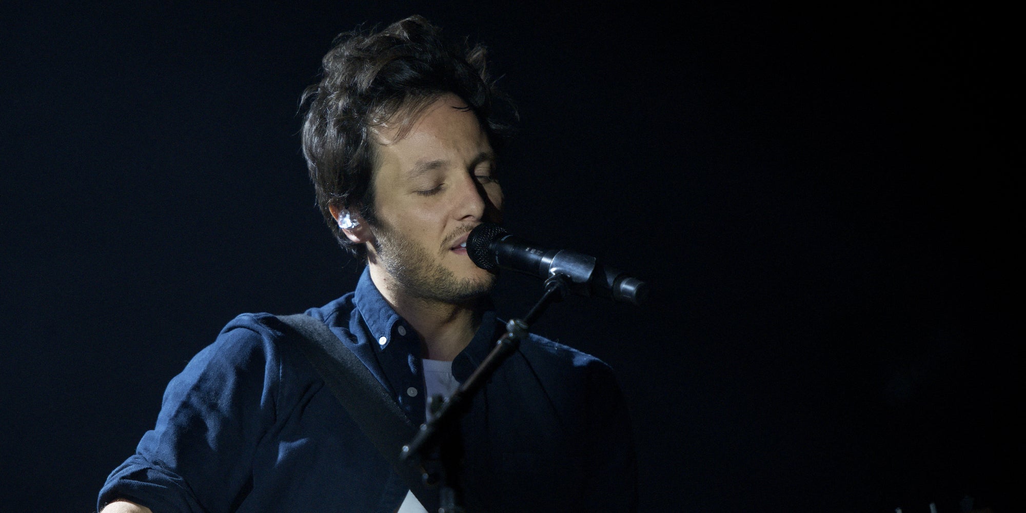 Vianney sur scène lors de la 46e édition du Printemps de Bourges, le 20 avril 2022.