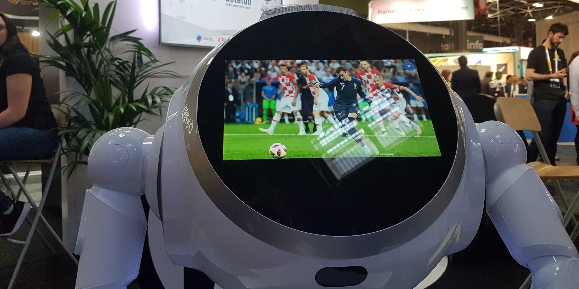 Cruzr, le robot fan de foot rencontré à VivaTech.