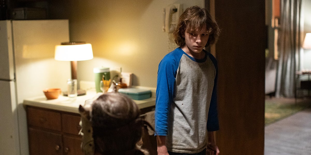 Mason Thames et Ethan Hawke dans ''Black Phone''.