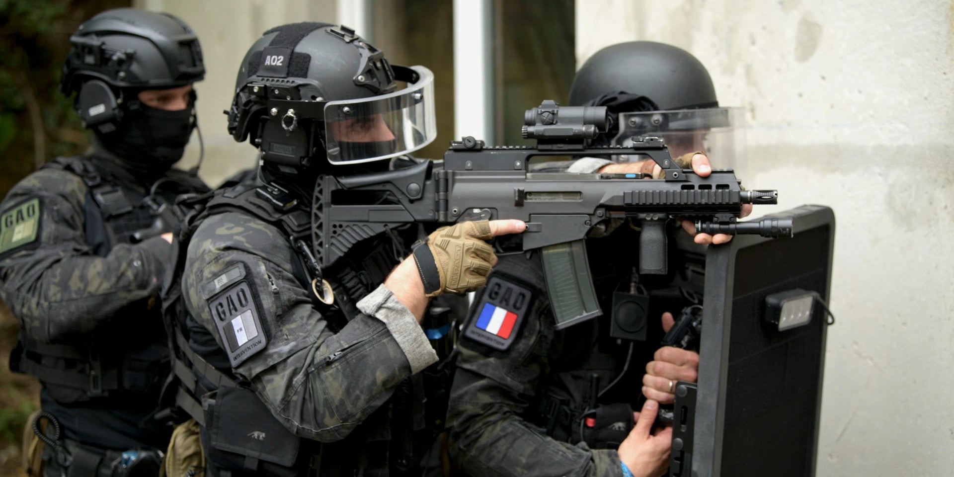 Des hommes du GAO, le Groupe d’Appui Opérationnel, unité d’intervention de la DGSI.