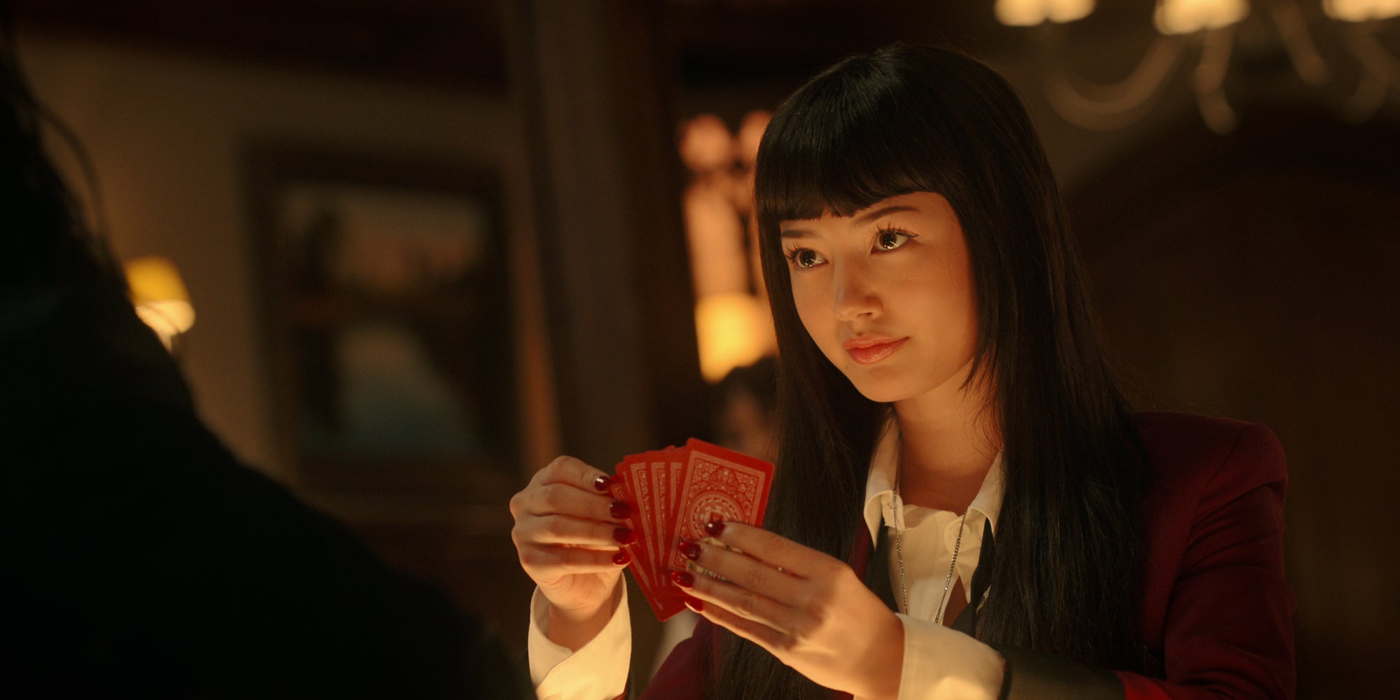 Miku Martineau incarne Yumeko dans le live-action "Bet", inspiré du manga et de l'anime "Gambling School".