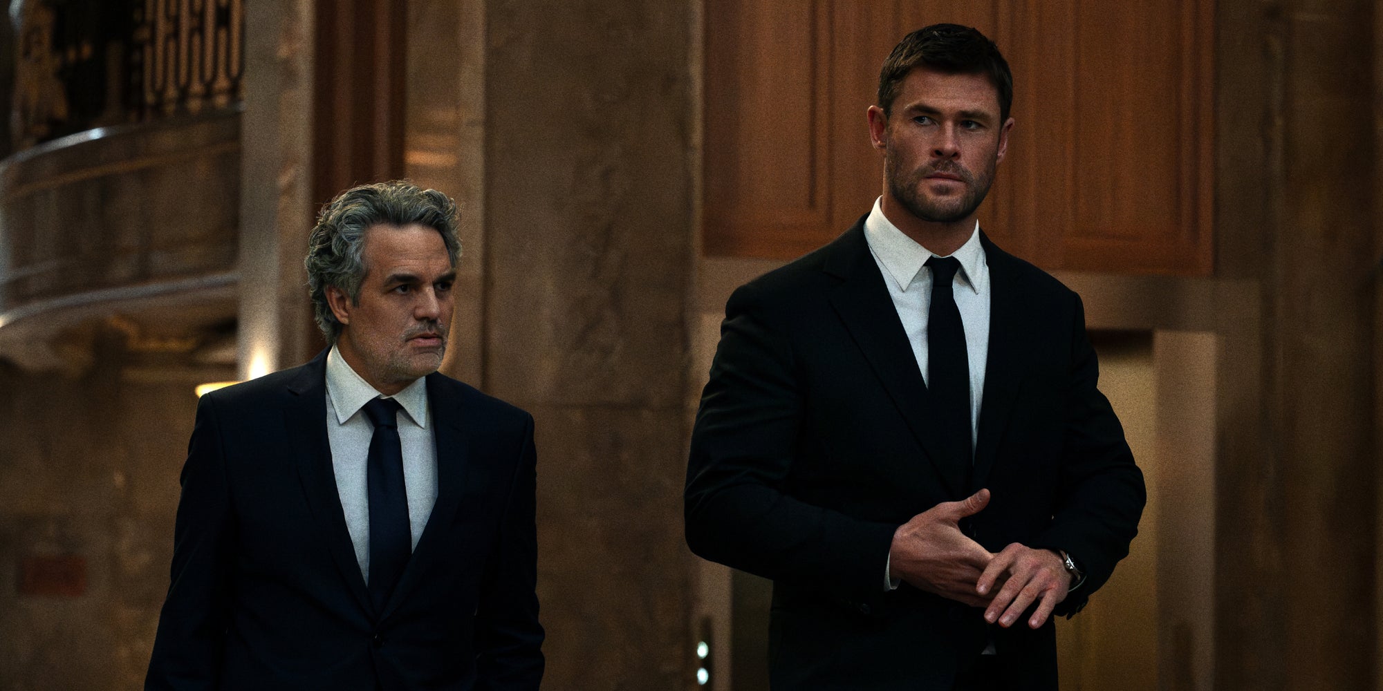 Mark Ruffalo et Chris Hemsworth dans "Crime 101", à voir dès maintenant sur Prime Video.