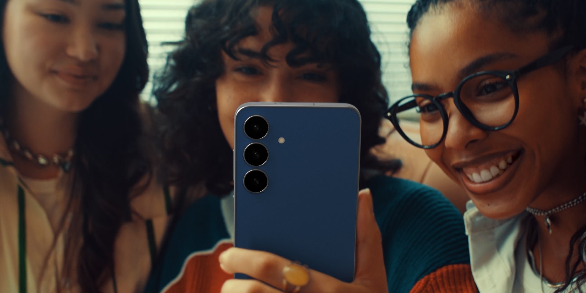 Le Samsung Galaxy S25 FE est disponible chez SFR.