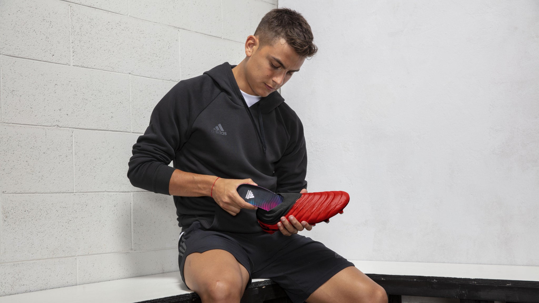 Débloquez le pack joueur Dybala GMR, le footballeur argentin n'étant autre que l'ambassadeur du projet, en jouant avec la semelle adidas GMR sur FIFA Mobile. 