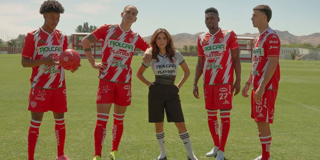 Après "Bienvenue à Wrexham", découvrez l'histoire du club de football mexicain Necaxa aux côtés d'Eva Longoria sur Disney+.