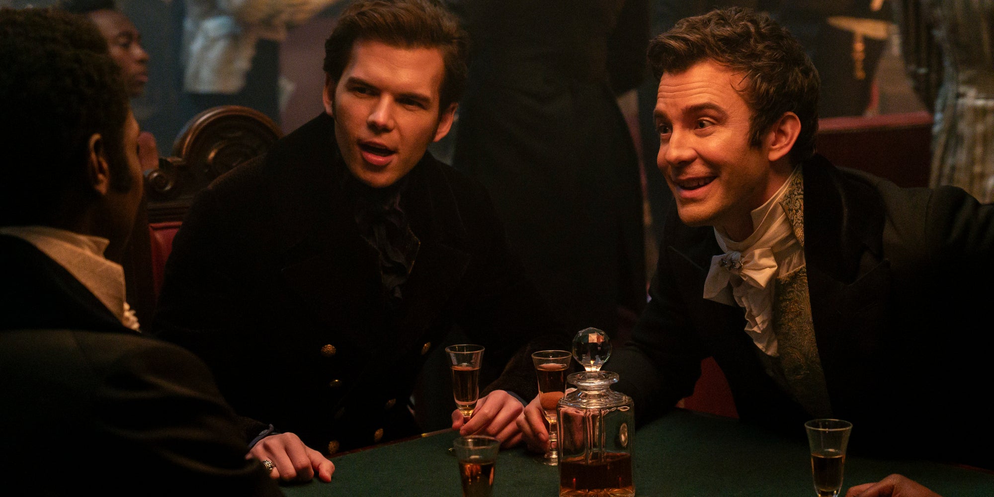 Après Daphne, Anthony et Colin, c'est au tour de Benedict Bridgerton de faire son entrée sur le marché du mariage dans la saison 4 de "La Chronique des Bridgerton". 