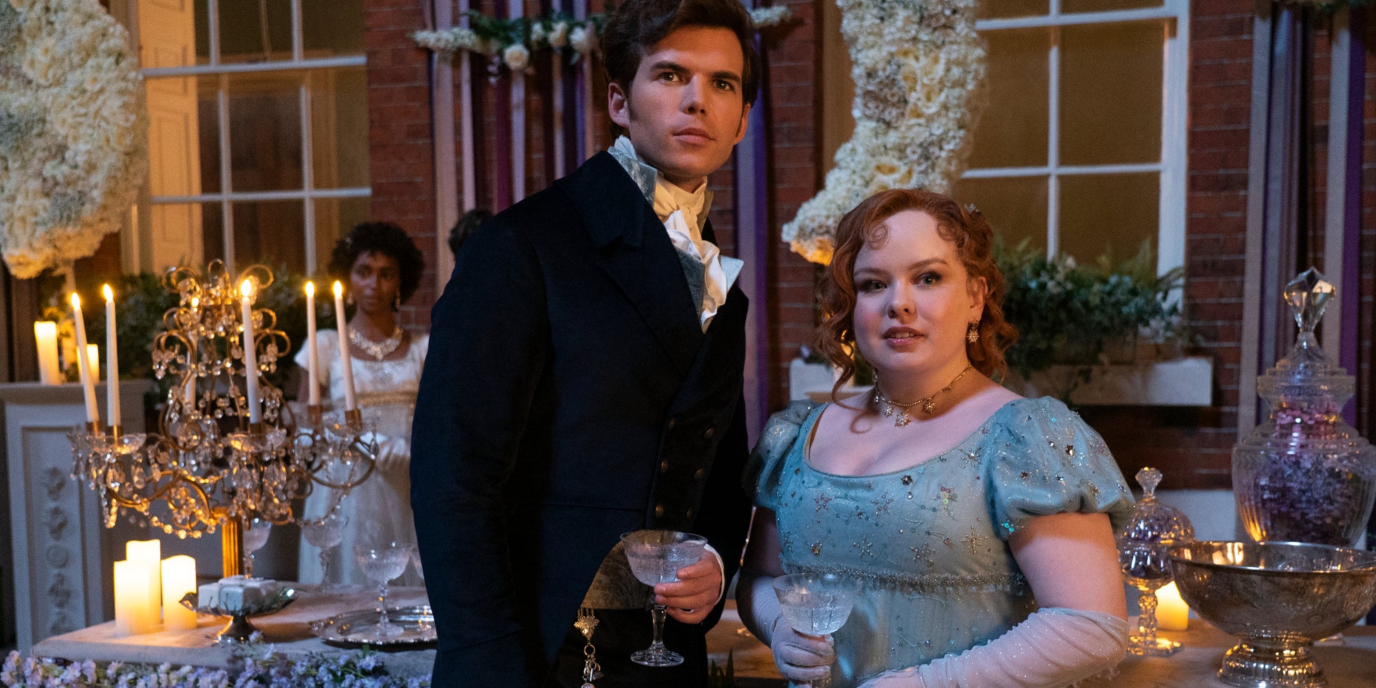 Colin Bridgerton (Luke Newton) et Penelope Featherington (Nicola Coughlan) dans l'épisode 2 de la saison 3 de "La Chronique des Bridgerton".