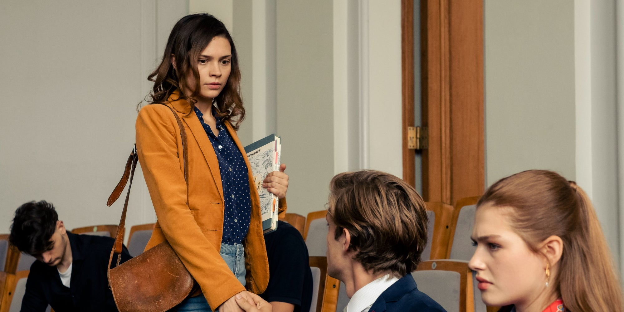 Plongez dans le récap' de la saison 1 de "Maxton Hall" avant d'enchaîner avec la saison 2 du teen drama sur Prime Video ! 