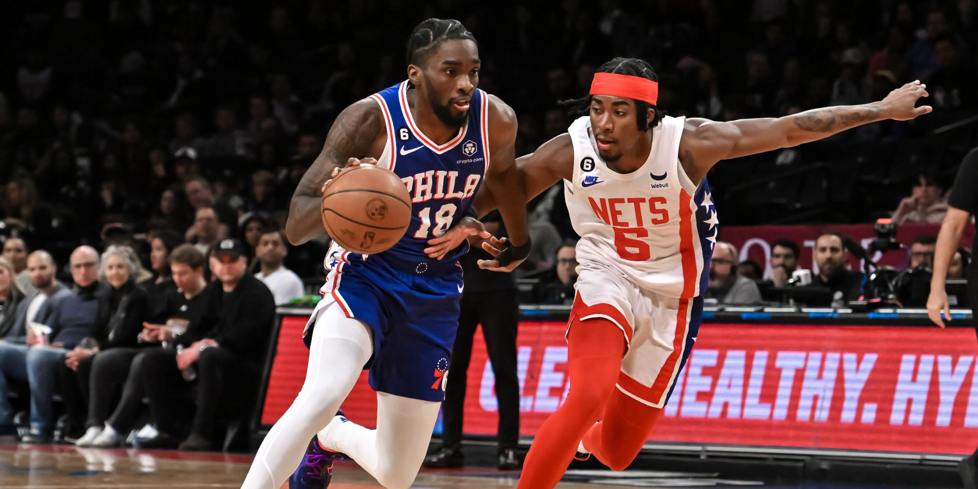 Shake Milton (Philadelphia 76ers) et David Duke Jr (Brooklyn Nets) lors du match entre les Nets et les 76ers le 9 avril dernier, au Barclays Center de Brooklyn