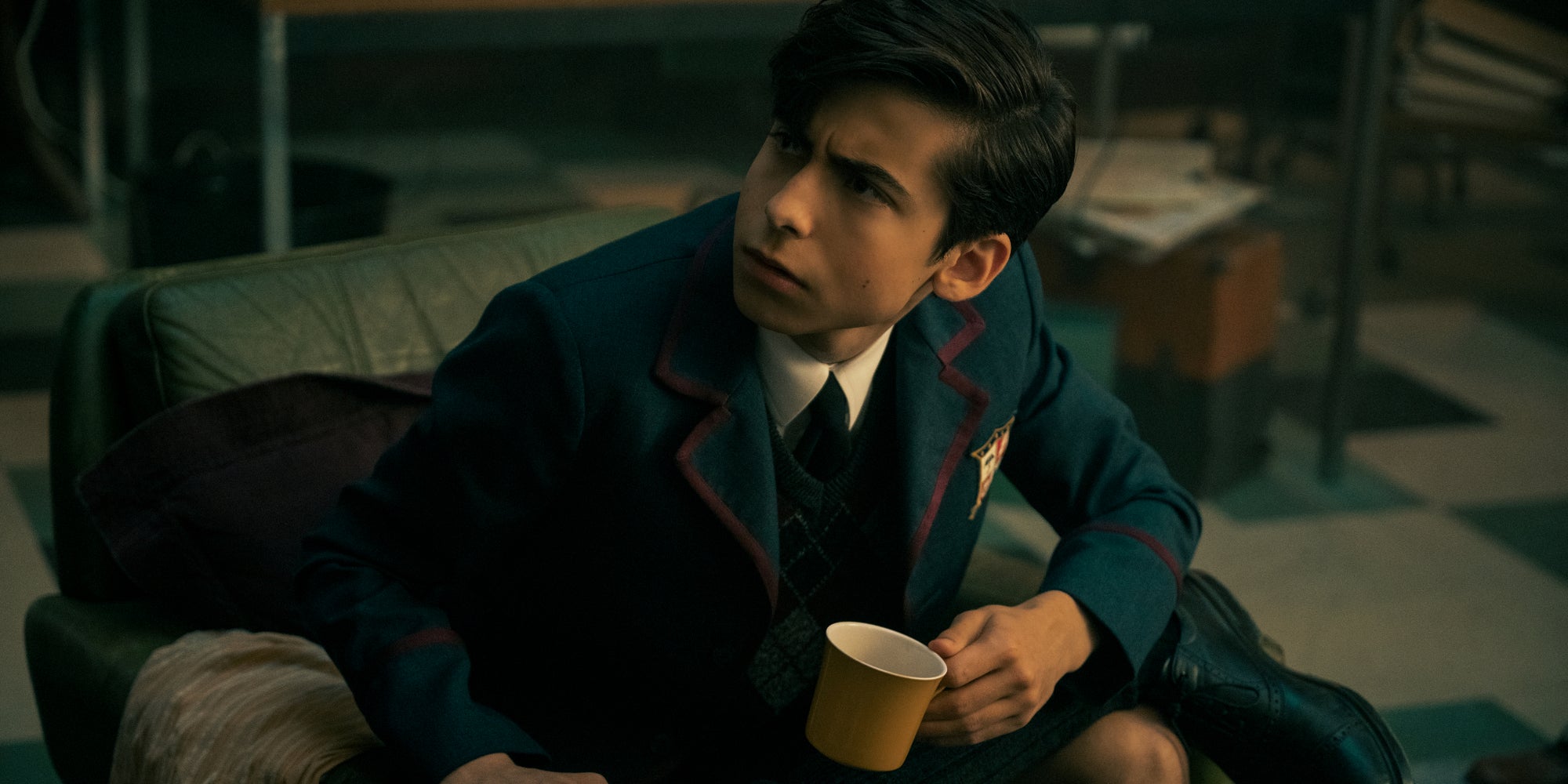 Cinq vient de traverser 2 saisons d'Umbrella Adamedy sur Netflix sans se changer 