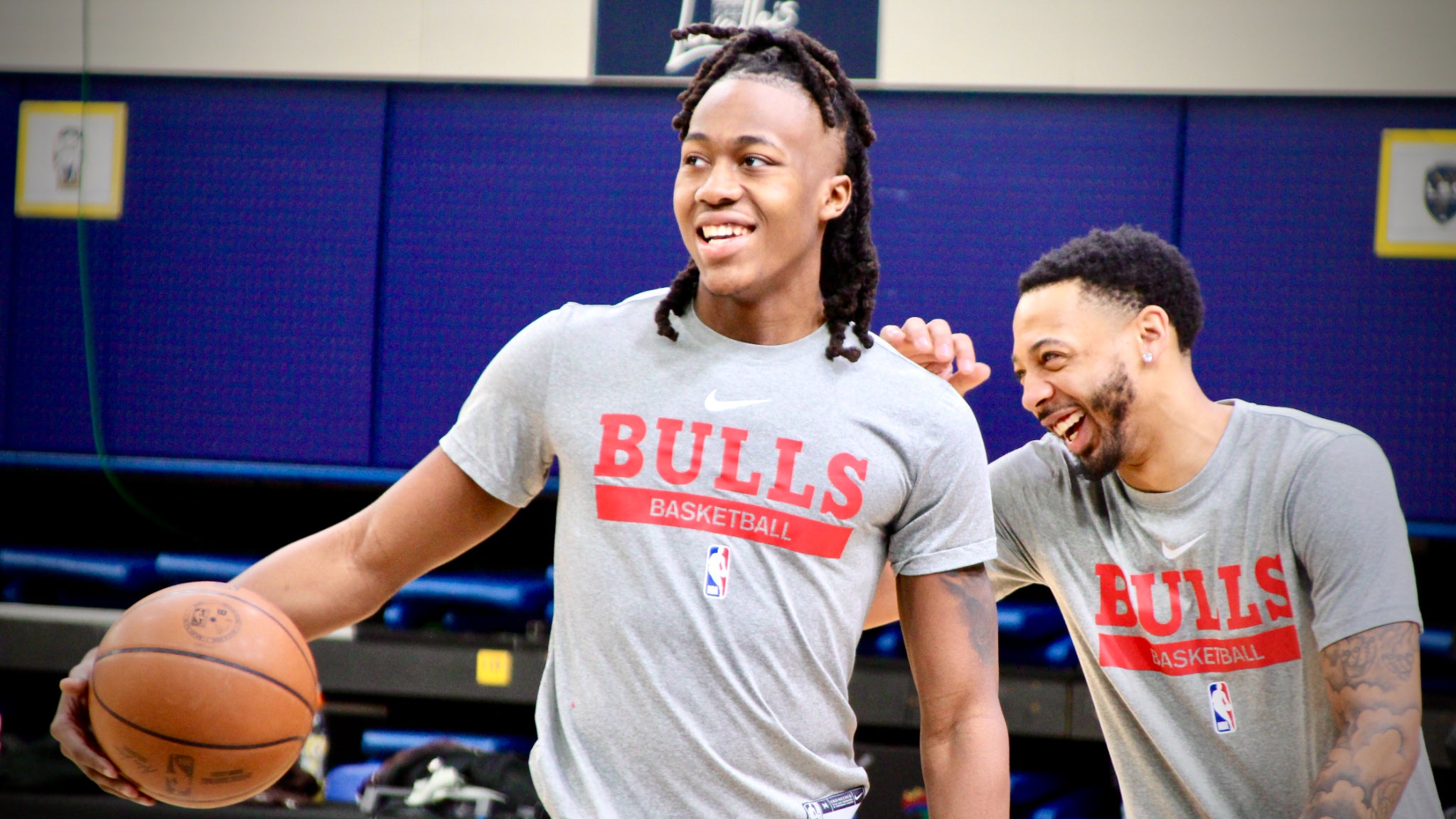 Ayo Dosunmu et Carlik Jones à l'entraînement des Chicago Bulls, au Palais des Sports Marcel-Cerdan de Levallois, ce mercredi 18 janvier 2023.