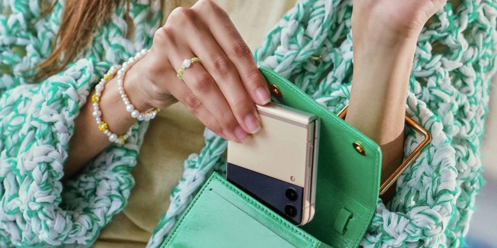 Les smartphones pliables font partie des tendances annoncées en matière de smartphones, notamment le format à clapet à l'image du modèle Samsung Galaxy Z Flip.