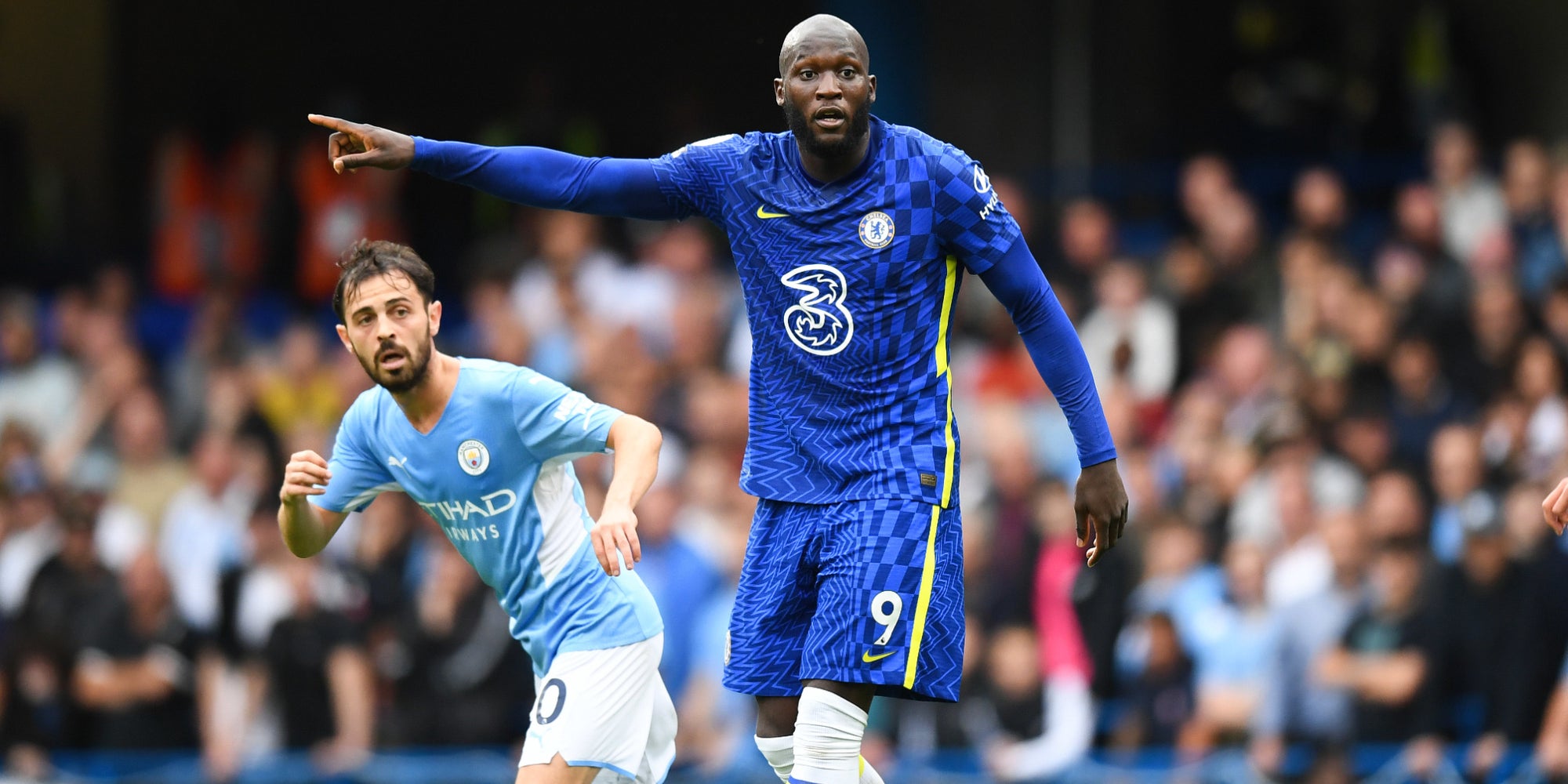 Lukaku et Bernardo Silva lors de Chelsa-Manchester City en Premier League, le 25 septembre 2021 à Stamford Bridge, Londres