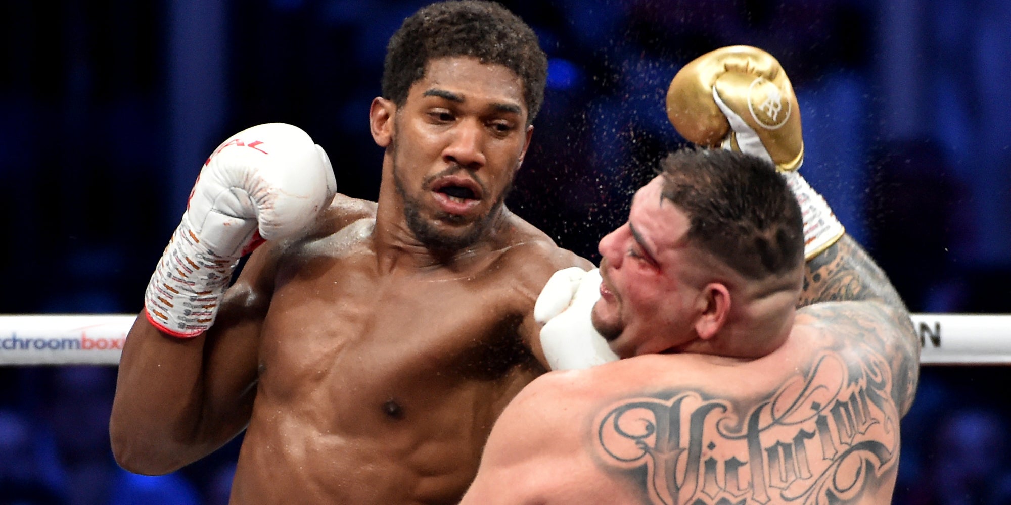 Anthony Joshua face à Andy Ruiz Jr. lors de leur revanche organisée en Arabie Saoudite, le 7 décembre 2019.