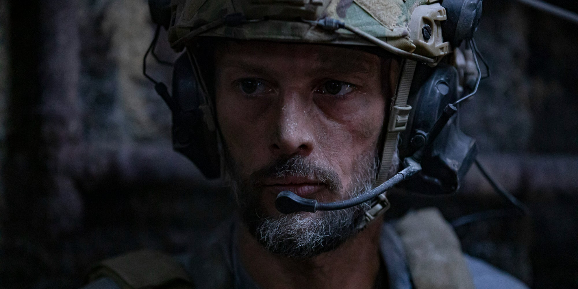 Nicolas Duvauchelle en zone de guerre pour la série Coeurs Noirs