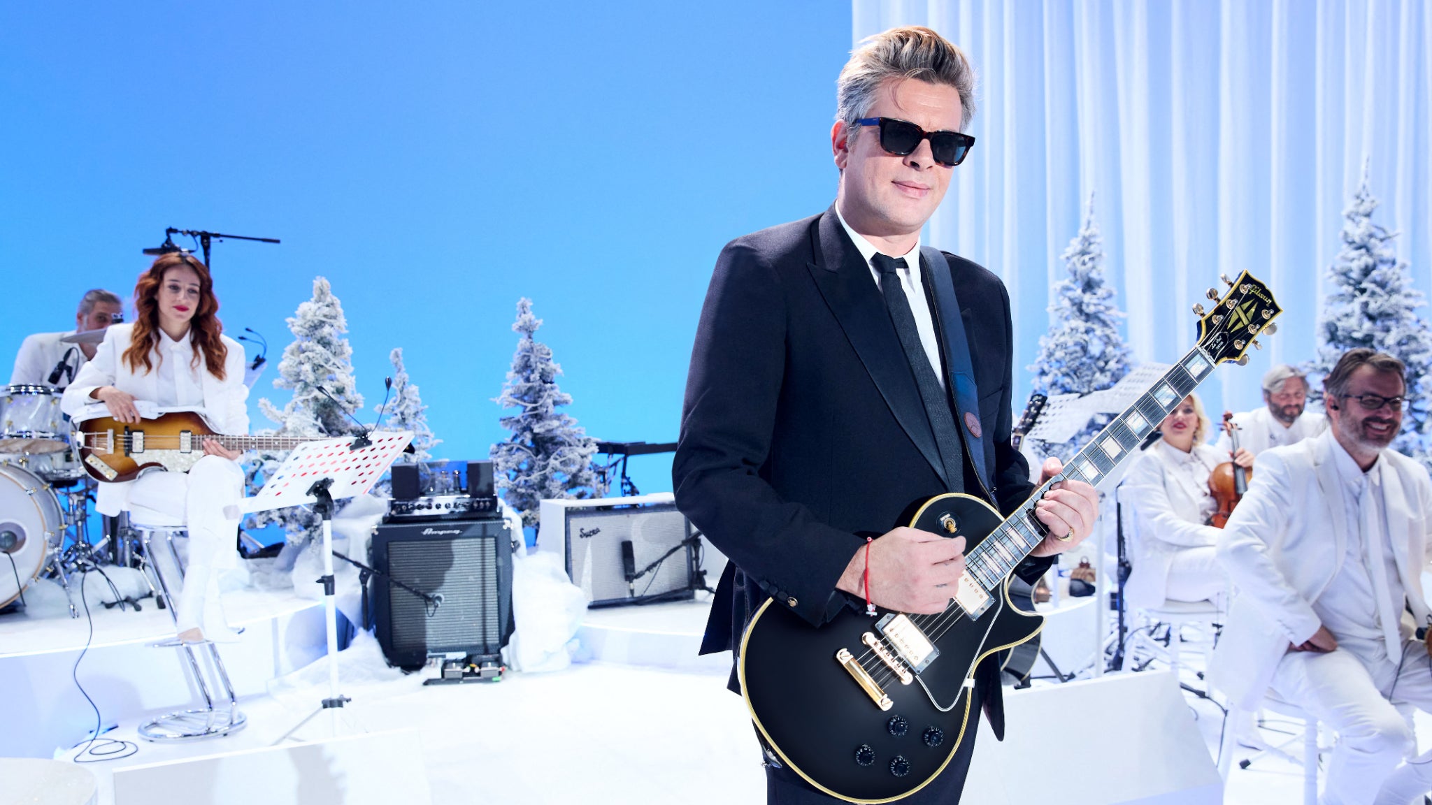 Benjamin Biolay nous invite à fêter Noël en chansons dans son "Christmas Show".