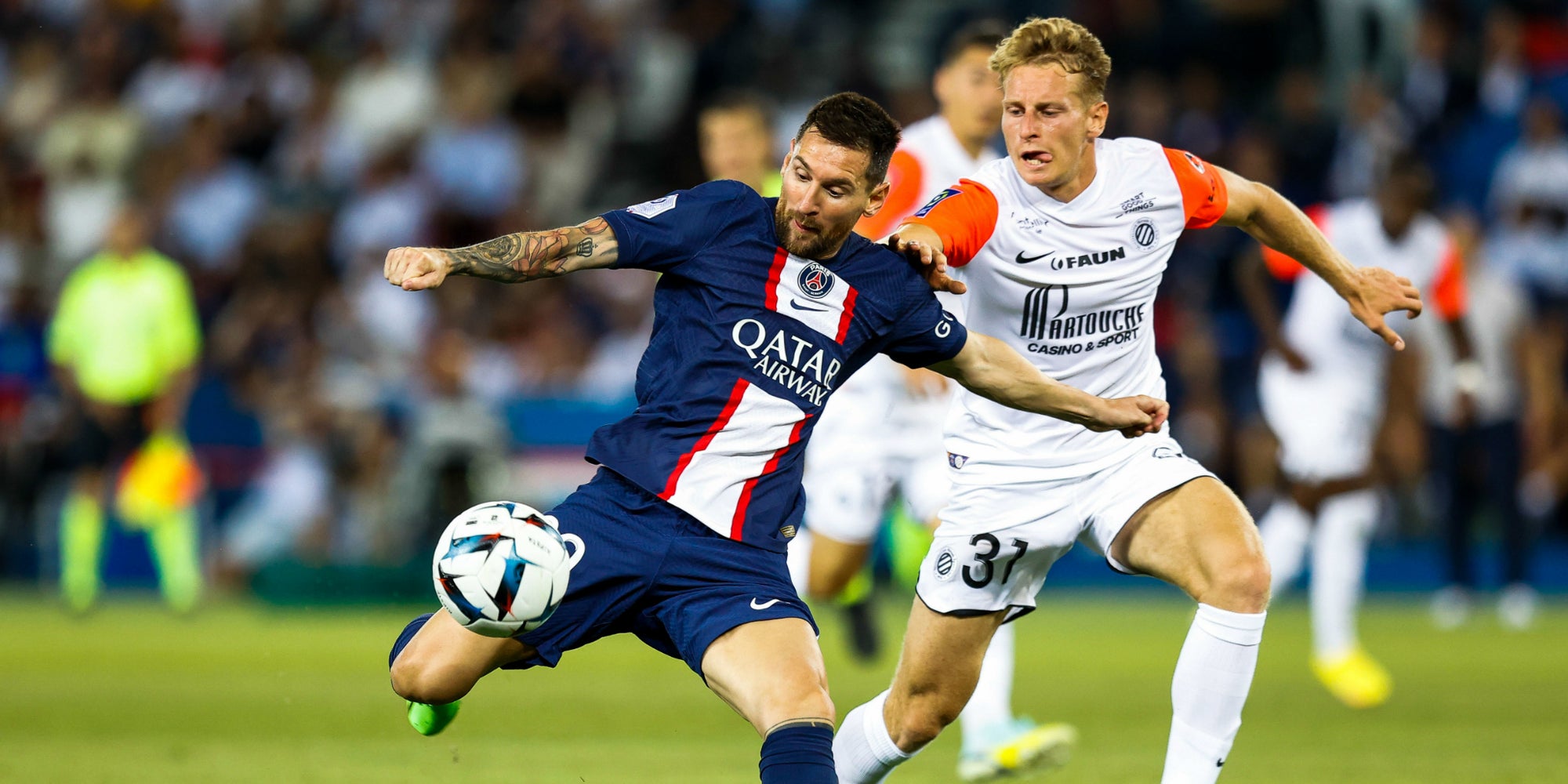 Lionel Messi et Nicolas Cozza lors de la rencontre de Ligue 1 PSG - Montpellier, au Parc des Princes à Paris, le 13 août 2022.