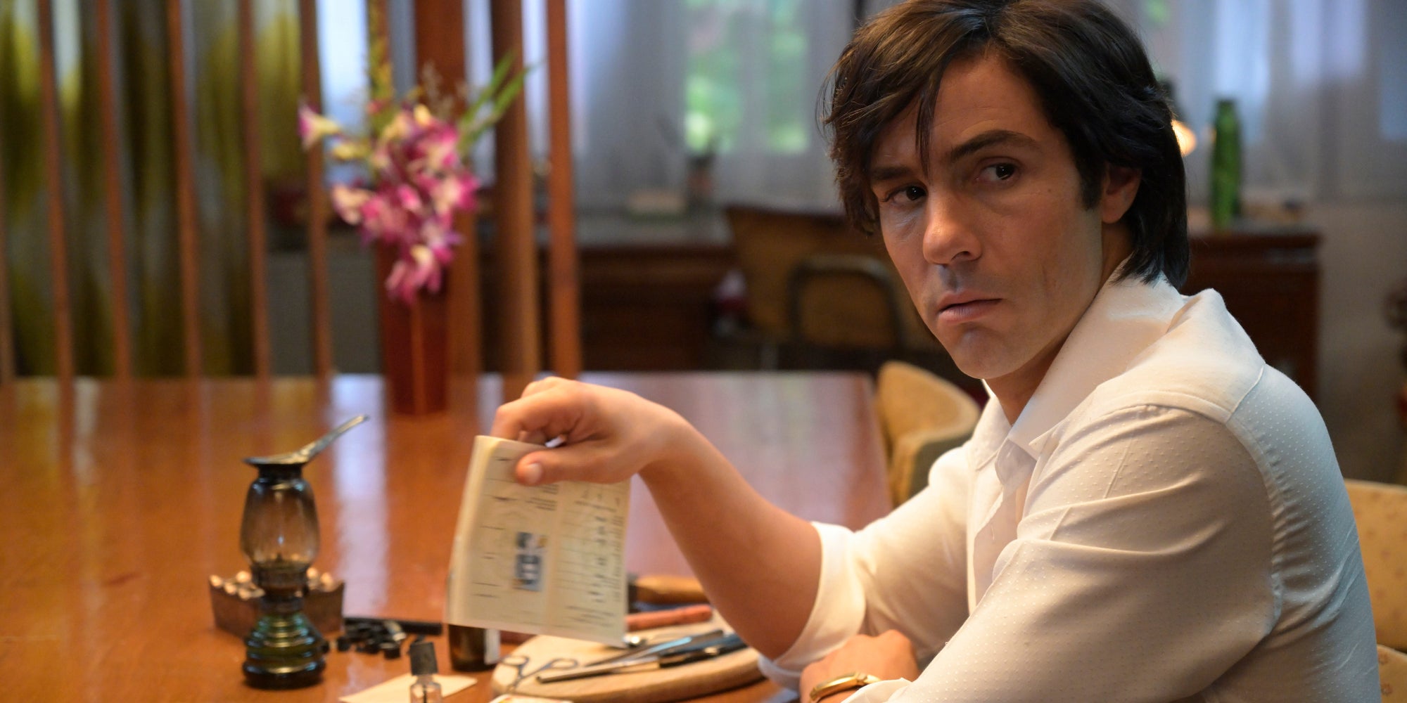 Tahar Rahim est Charles Sobhraj, aka "Le Serpent", dans une mini-série britannique de choc à découvrir dès le 2 avril sur la plateforme.