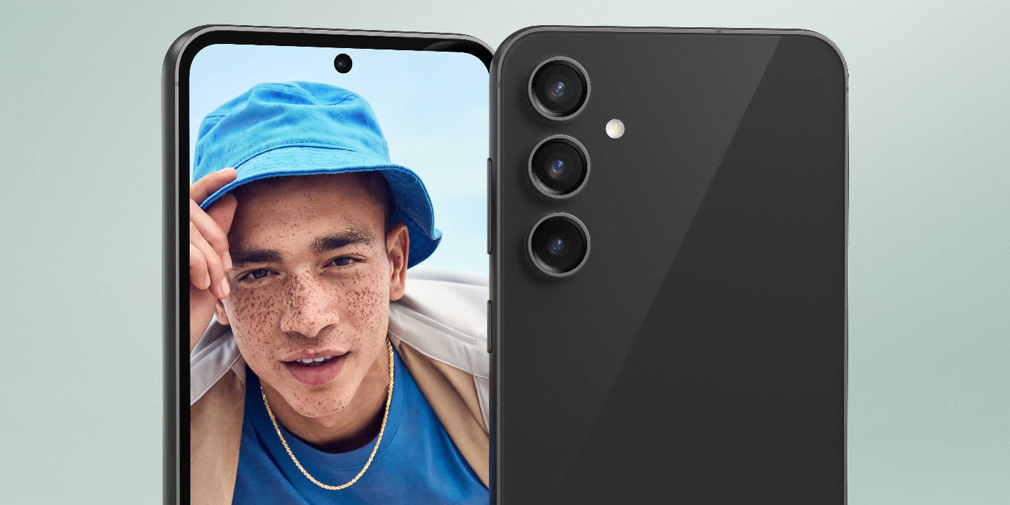 Le Samsung Galaxy S23 FE emprunte le même design iconique que son grand frère, mais affiche tout de même quelques particularités...