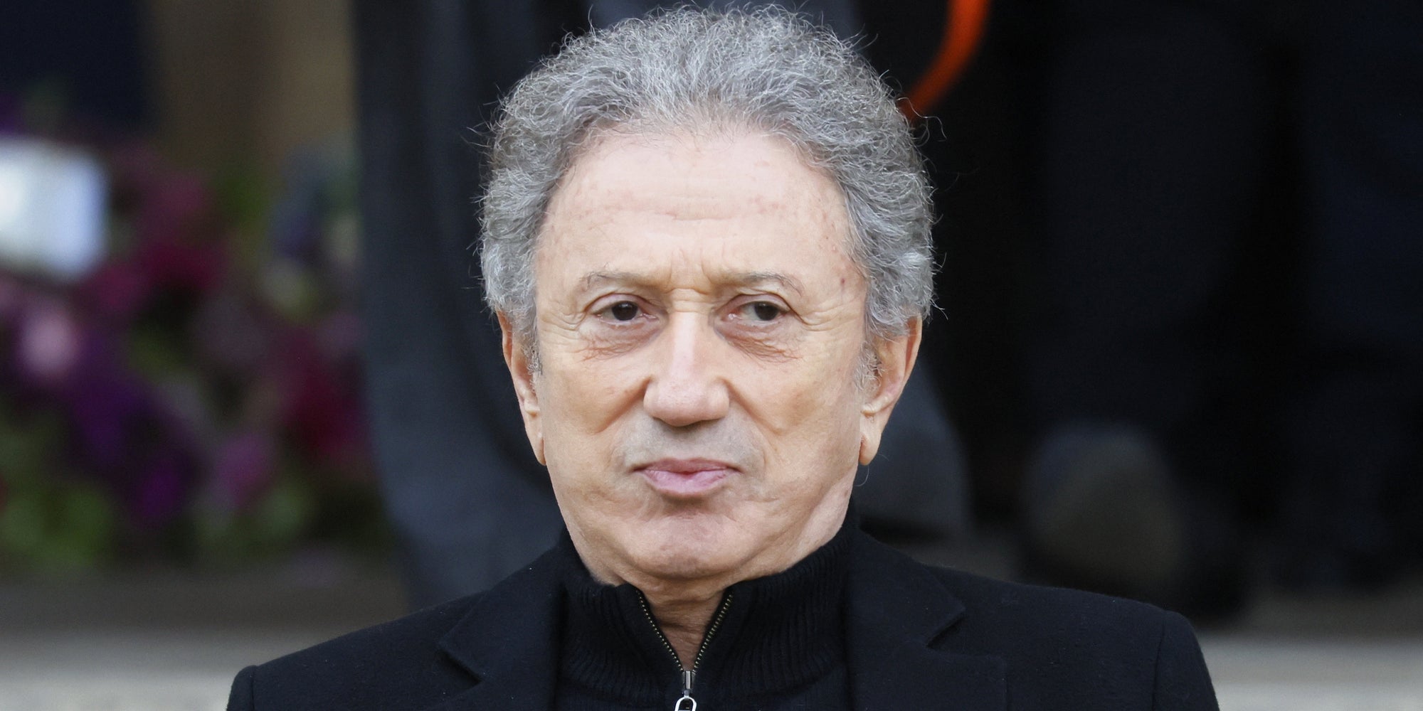 L'animateur Michel Drucker à la sortie de la basilique Sainte-Clotilde (Paris) après la cérémonie funèbre de Jean-Pierre Pernaut, le 9 mars 2022. 