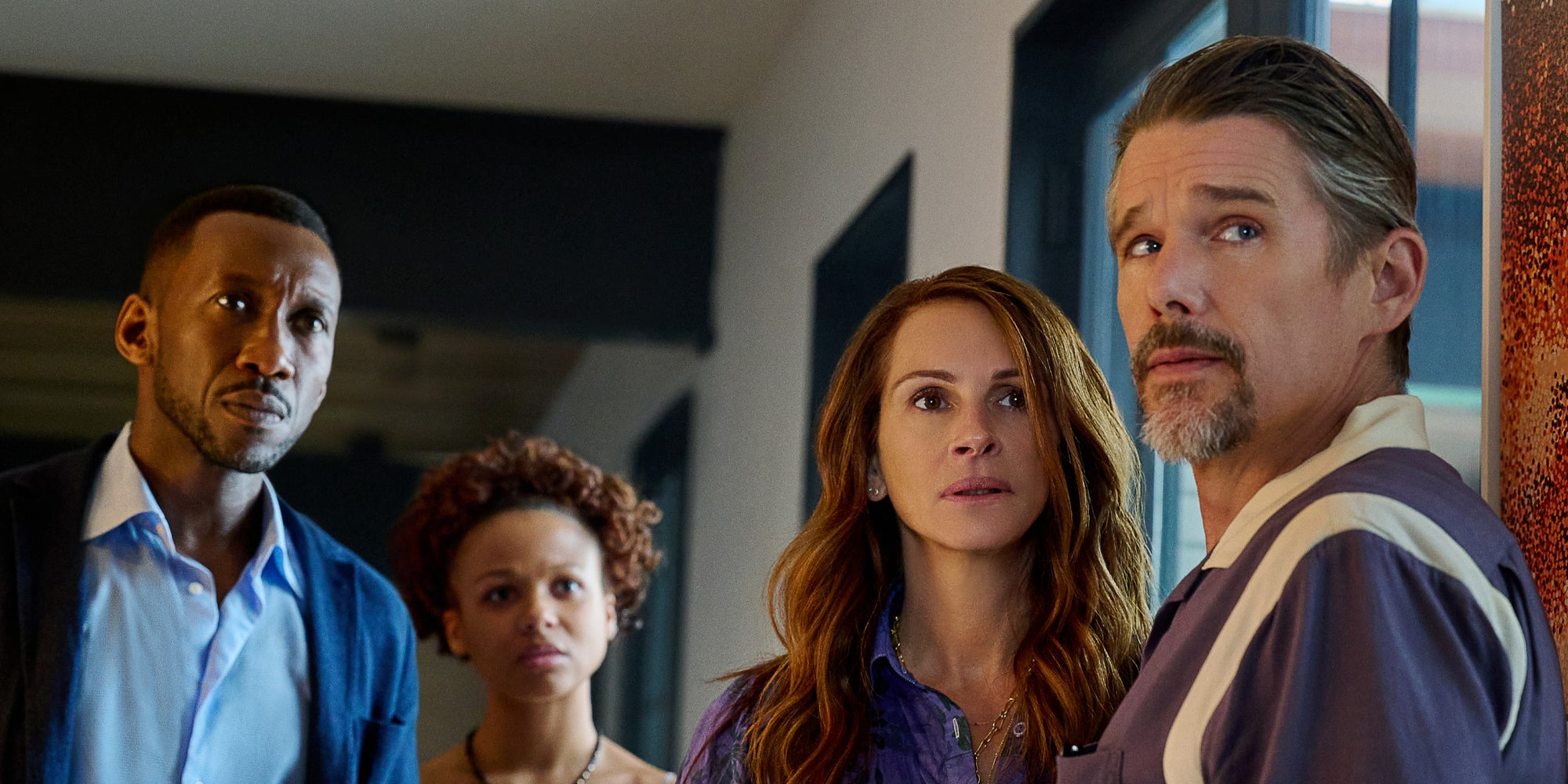 Mahershala Ali (G.H.), Myha’la Herrold (Ruth), Julia Roberts (Amanda) et Ethan Hawke (Clay) dans le film "Le Monde après nous", bientôt sur Netflix. 