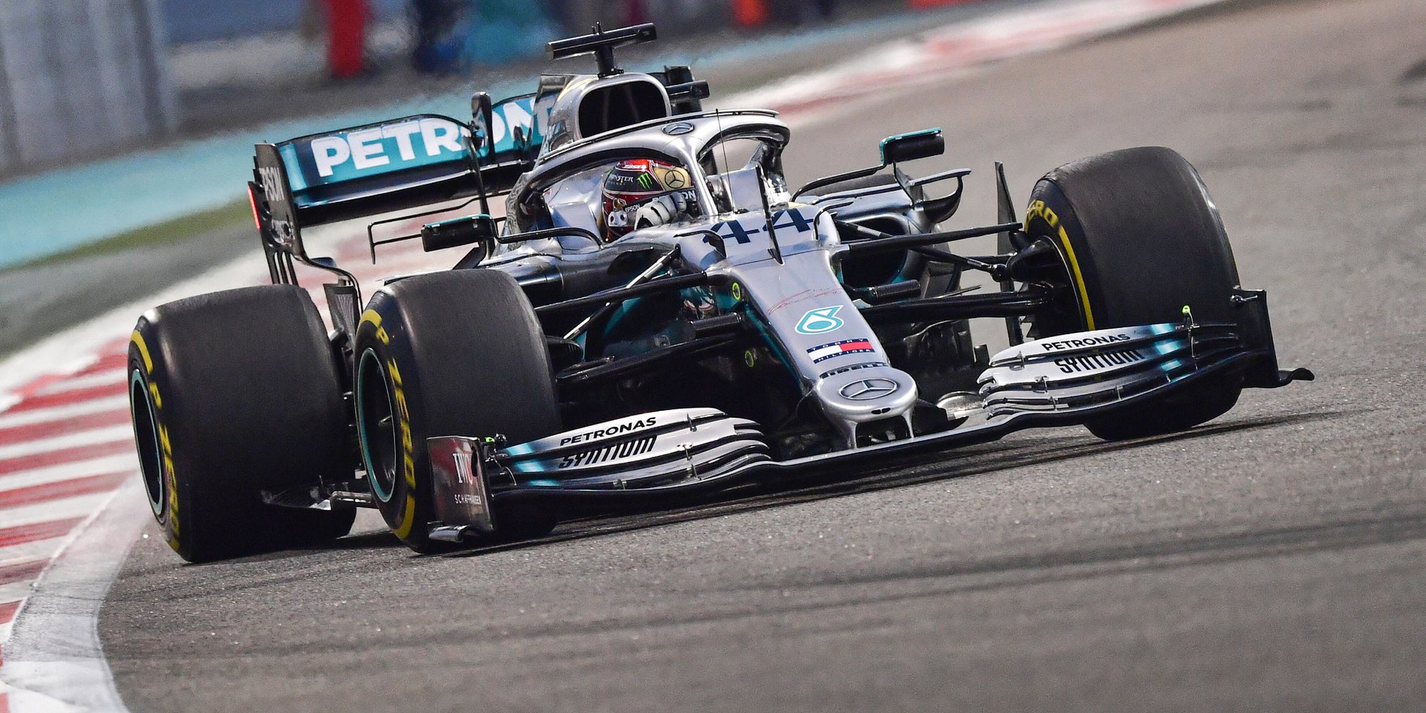 Le pilote britannique Lewis Hamilton, de l'écurie Mercedes, sur le circuit Yas Marina dans le cadre du Grand Prix de Formule 1 d'Abou Dabi, le 1er décembre 2019.