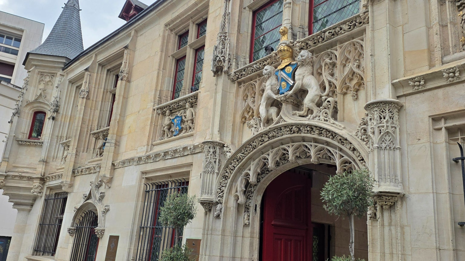 Même avec un ciel nuageux, les couleurs restent vives