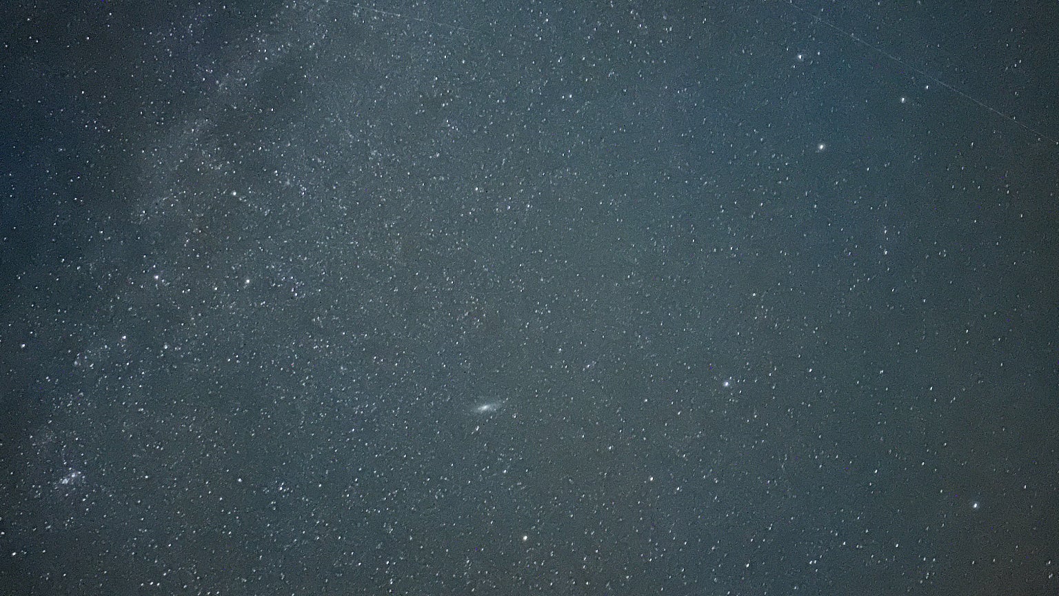 Par contre, dans les bonnes conditions, le mode Nuit est quant à lui épatant, allant jusqu'à bien immortaliser le ciel étoilé.