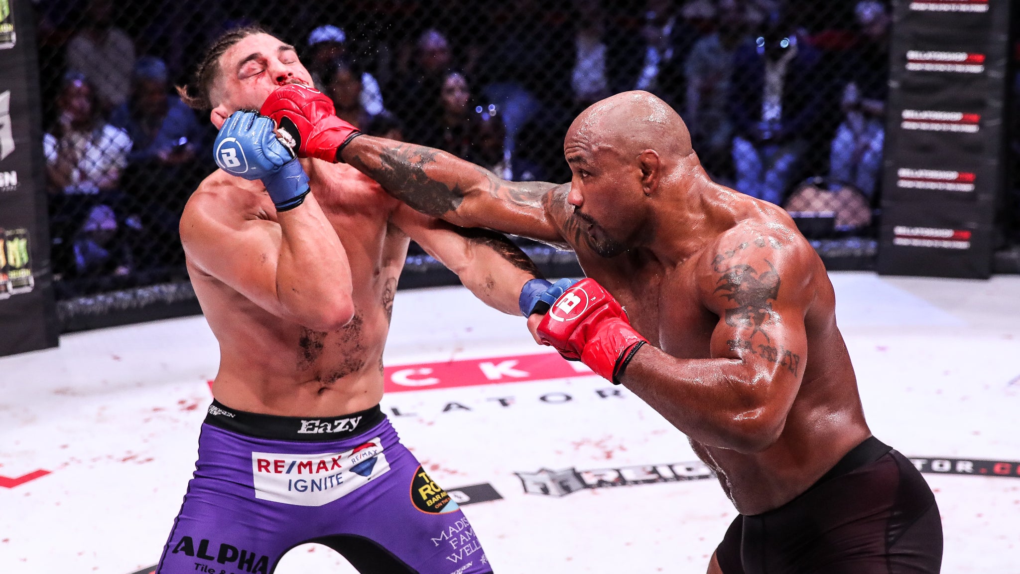 Alex Polizzi, assommé d'une droite fulgurante par Yoel Romero.