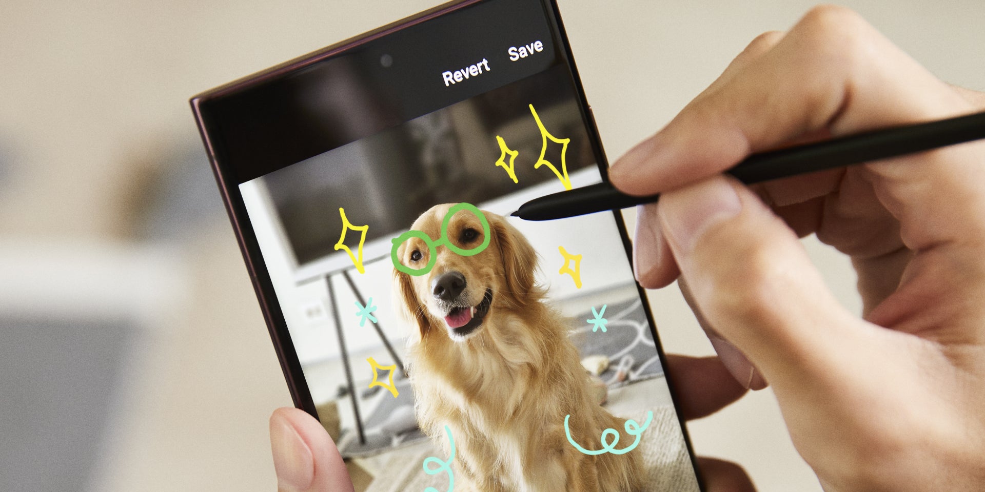 Dessinez sur vos photos et vidéos en toute simplicité grâce au S Pen intégré