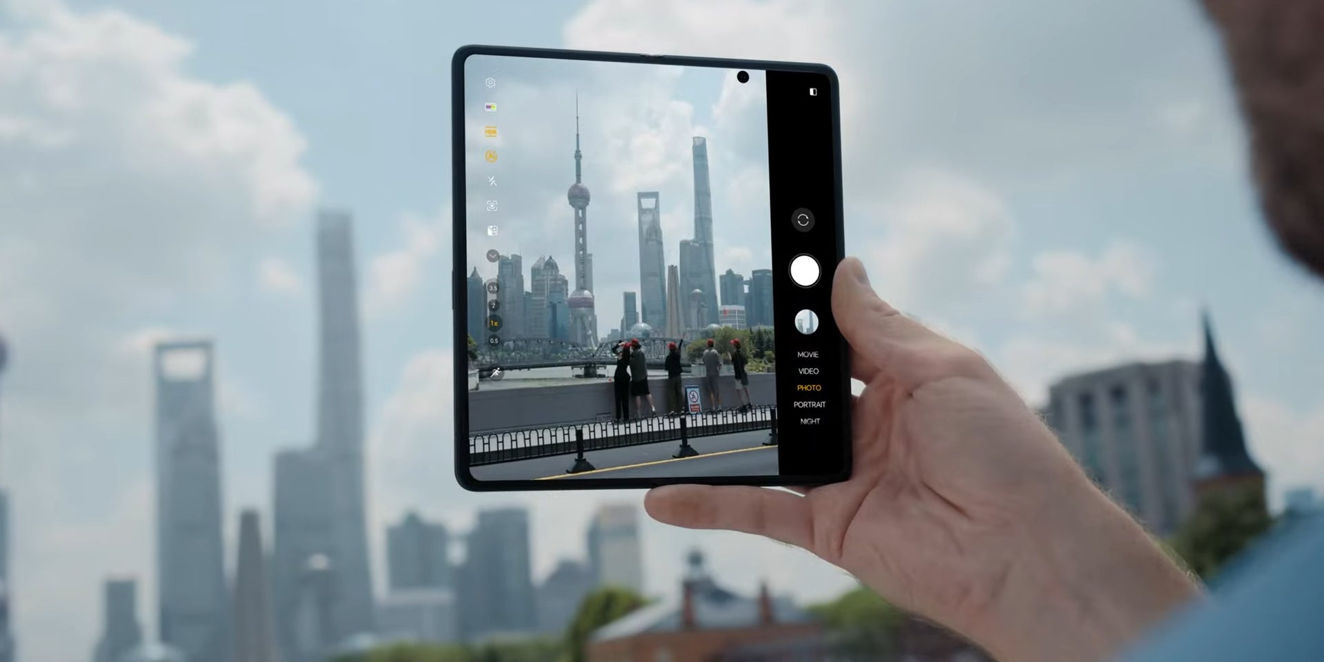 Le nouveau HONOR Magic V3 fait parler de lui en taquinant directement Samsung et son célèbre Galaxy Z Fold.