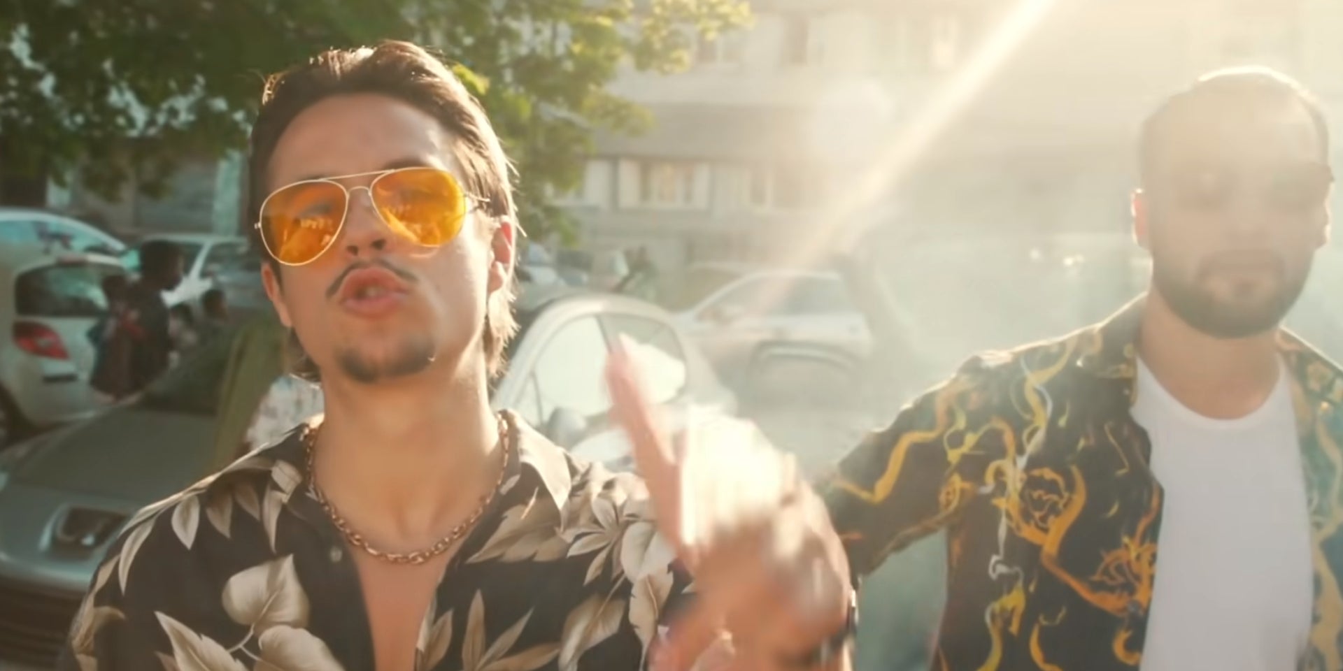 Nekfeu dans le clip Démarre tiré de l'album du S-Crew, Destins liés 