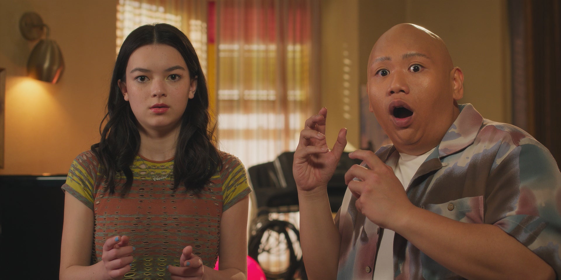 Jacob Batalon est de retour dans la peau de Reginald dans la saison 2 de "Reginald the Vampire", dès ce 22 octobre sur SYFY ! 