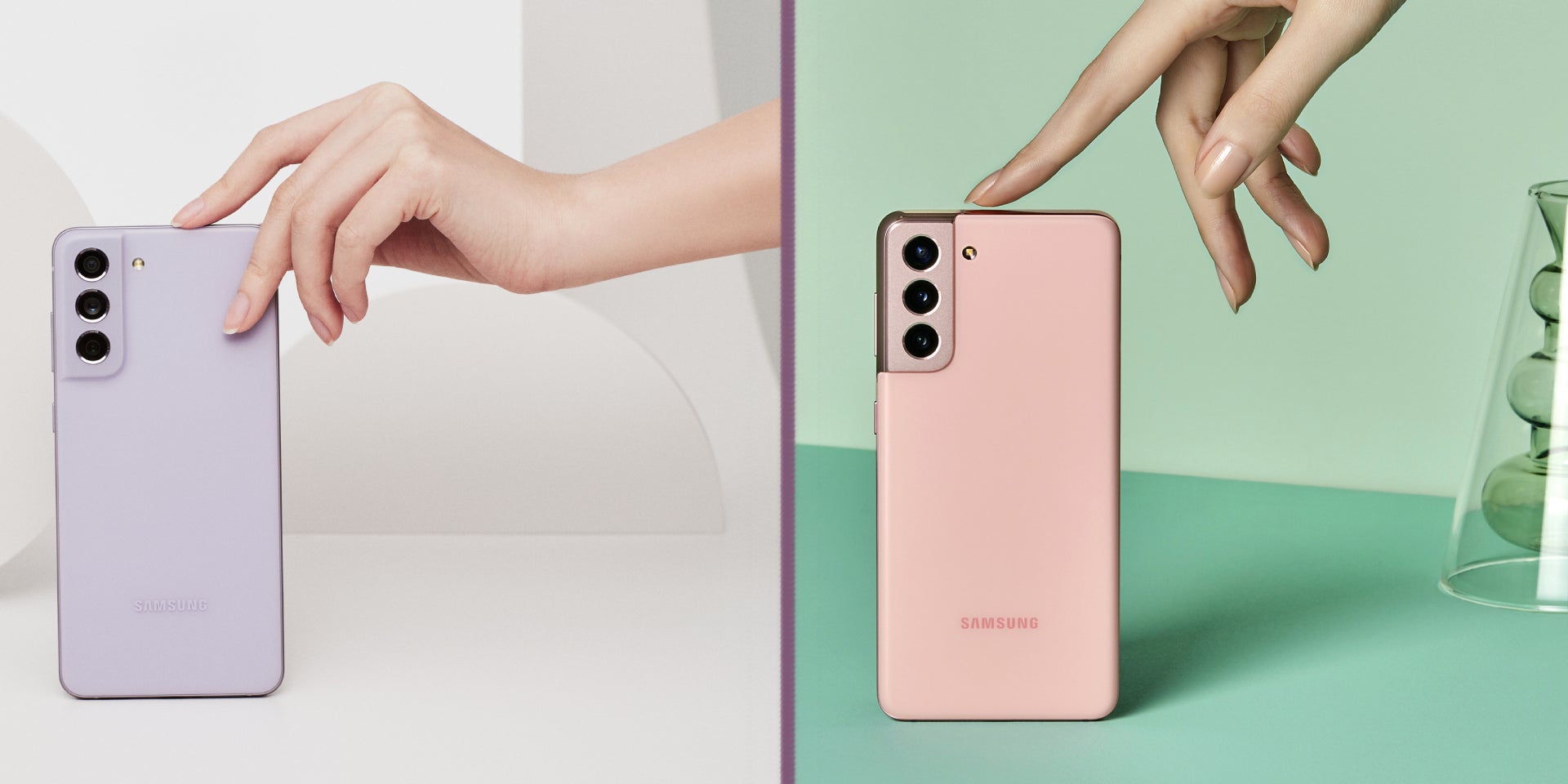 Le Samsung Galaxy S21 FE 5G (à gauche) et le Samsung Galaxy S21 5G (à droite)