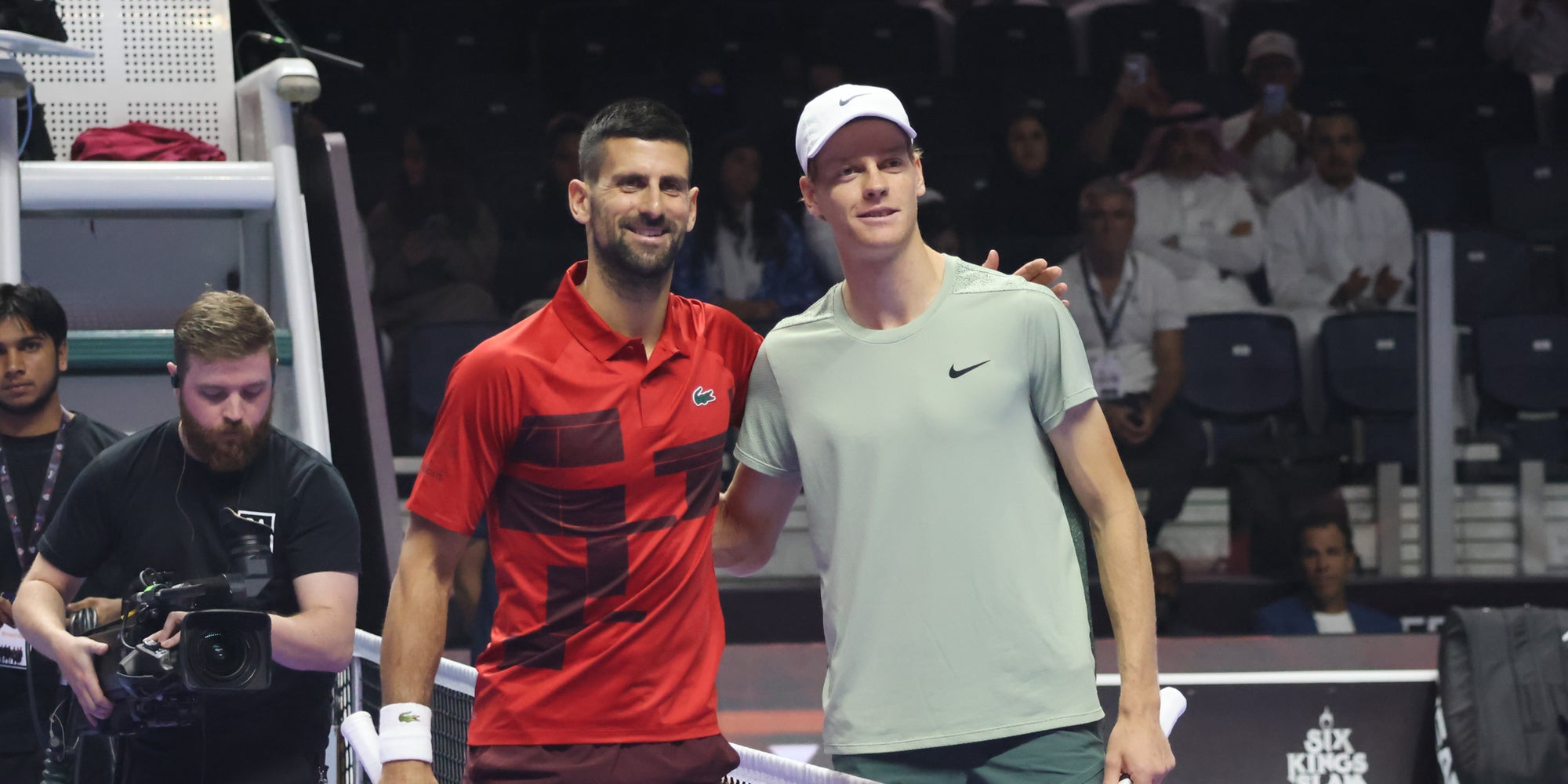 Novak Djokovic et Jannik Sinner avant leur demi-finale du Six Kings Slam 2024, le 17 octobre dernier à Riyadh (Arabie Saoudite).