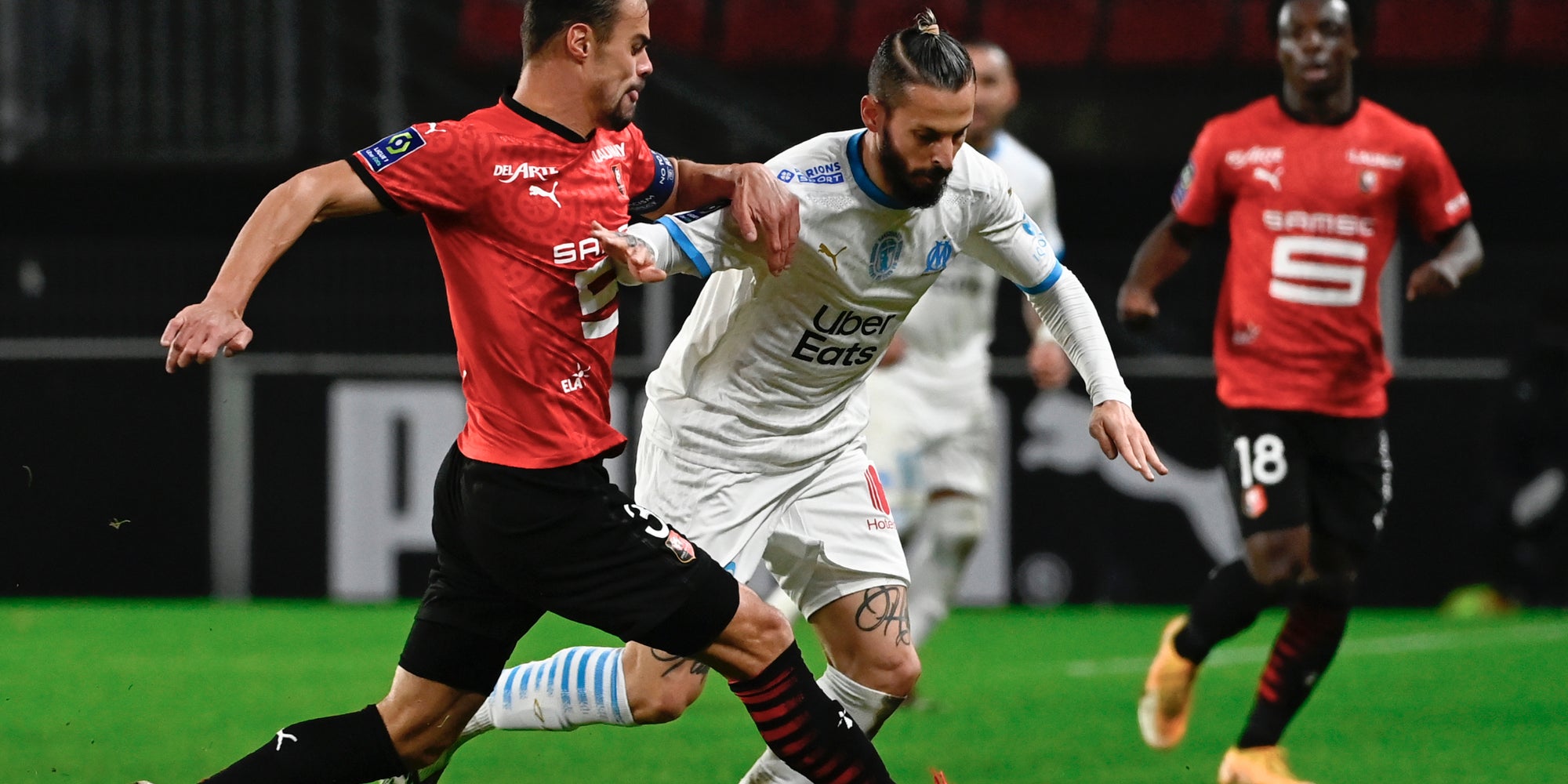 Bendetto et Da Silva à la lutte lors du match aller entre Rennes et Marseille, le 16 décembre 2020 au Roazhon Park stadium, Rennes