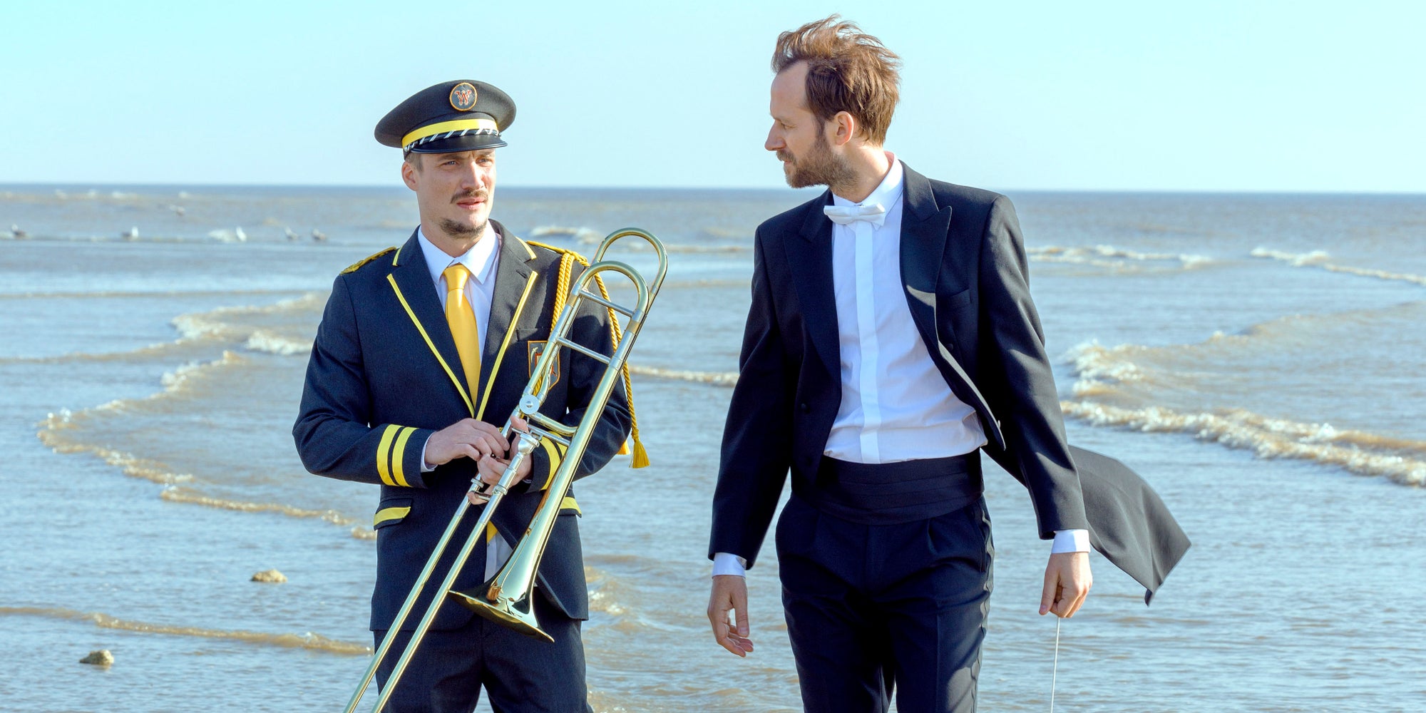Benjamin Lavernhe et Pierre Lottin interprètent Jimmy Lecocq et Thibaut Desormeaux dans "En Fanfare". 