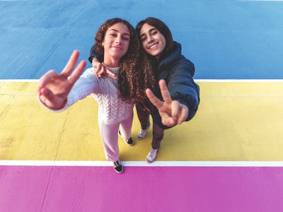 NEOW Safe Plus : le smartphone pour ados, sans réseaux sociaux ni moteurs de recherche, est chez SFR