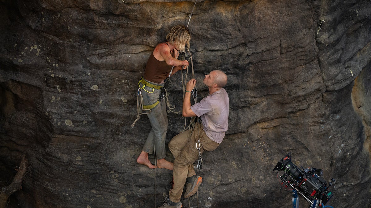 Charlize Theron et Taron Egerton sur le tournage d'Apex