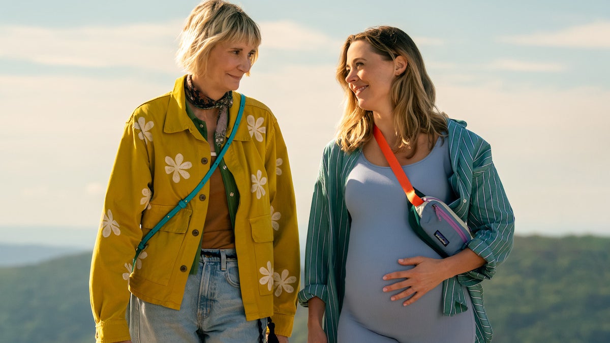 Kerri Kenney-Silver (Anne) et Erika Henningsen (Ginny) dans la saison 2 de la série "Les Quatre Saisons", prochainement sur Netflix. Kerri Kenney-Silver (Anne) et Erika Henningsen (Ginny) dans la saison 2 de la série "Les Quatre Saisons", prochainement sur Netflix.