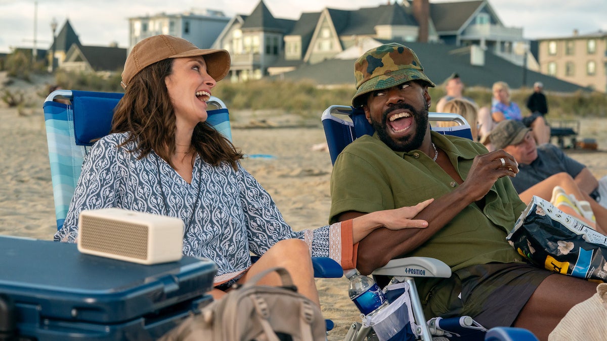 Tina Fey (Kate) et Colman Domingo (Danny) dans la saison 2 de la série "Les Quatre Saisons", prochainement sur Netflix. Tina Fey (Kate) et Colman Domingo (Danny) dans la saison 2 de la série "Les Quatre Saisons", prochainement sur Netflix.