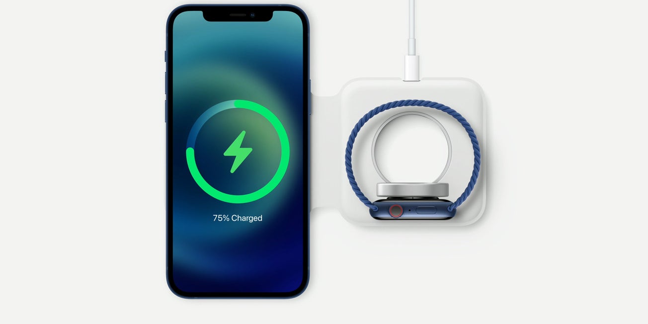 Voici l'amélioration majeure qui attend l'iPhone 12, ici avec le chargeur MagSafe, lors de la mise à jour vers iOS 17.4.