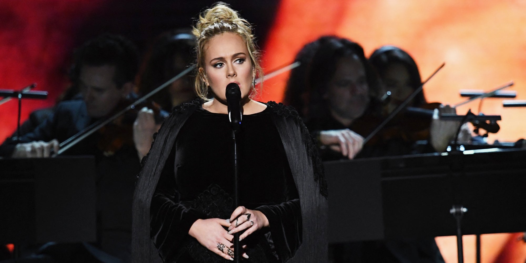 Adele lors de la 59ème édition des Grammy Awards au Staples Center, le 12 février 2017 à Los Angeles. 
