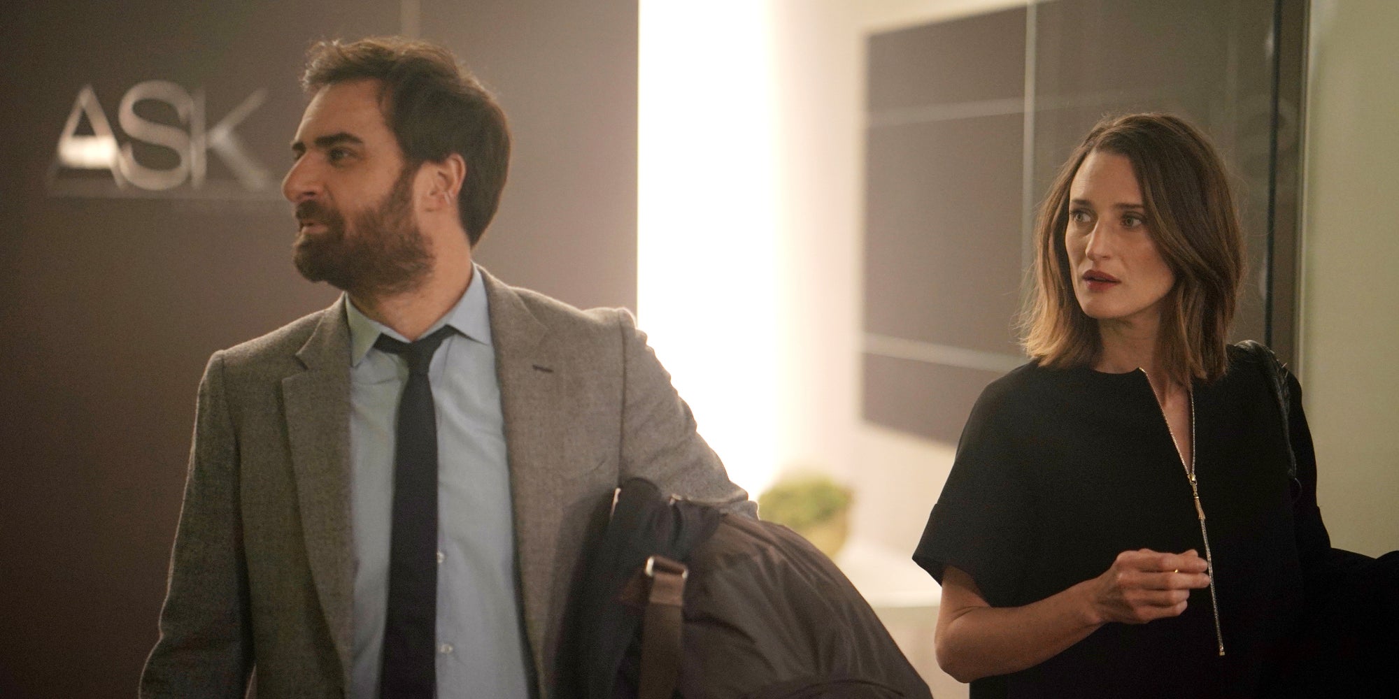 Gabriel (Grégory Montel) et Andréa (Camille Cottin) vous donnent rendez-vous très bientôt pour l'ultime tour de piste de "Dix pour cent".