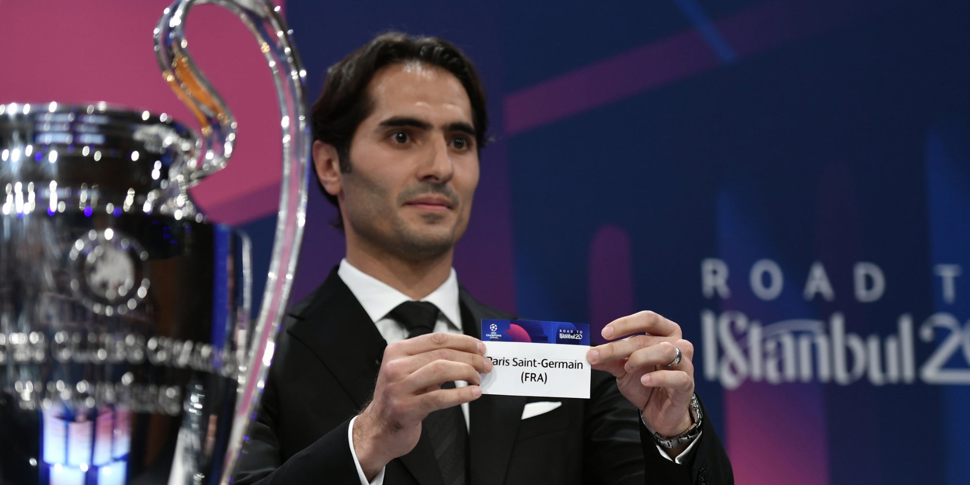 Hamit Altintop vient de tirer le nom du PSG durant le tirage au sort de la Ligue des Champions, le 16 décembre 2019 à Nyon, en Suisse